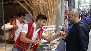 Incroyable Vendeur de Glaces à Istanbul en Turquie 🍦😂 [upl. by Akinor194]