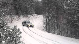 Axel FRANCOIS Drift dans la neige en BMW 325i E36 Ice and Snow driving [upl. by Sherfield]