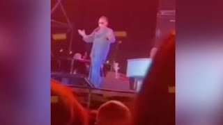 Antonello Venditti in concerto a Barletta insulta una fan disabile [upl. by Areic858]