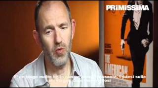 Intervista esclusiva a Anton Corbijn regista di The American  Primissimait [upl. by Rehsu]