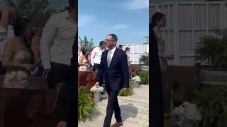 Este papá hizo algo inesperado en la boda de su hija 👏 [upl. by Ybbob]