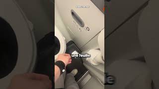 Elle A Découvert Un Truc Fou Dans Les Toilettes Dun Avion [upl. by Omik]