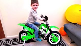 Ride on BIG GREEN MOTORBIKE Toy Review Kids Have fun [upl. by Diad]