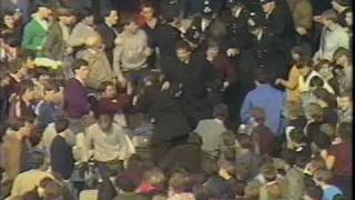 Leeds United movie archive  Leeds fans clash with Chelsea 1982  Hooligan Footage 09101982 [upl. by Michele253]