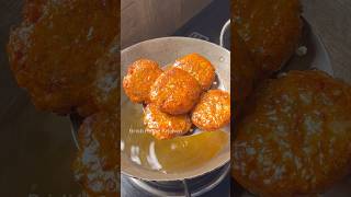 Chai ke sath pasand hai ya chutney ke sath  shorts bristihomekitchen pakoda [upl. by Orimisac618]