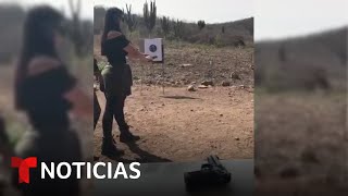 Videos inéditos Emma Coronel esposa de El Chapo aprendiendo a disparar  Noticias Telemundo [upl. by Orferd]