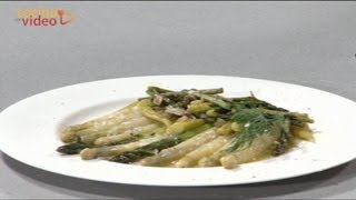 Espárragos blancos cocidos con salteado de ajos piparras y espárragos verdes  Boiled asparagus [upl. by Franky]