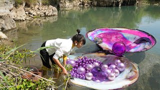 😲 The girl unexpectedly discovered a purple giant clam with pearls shining like gemstones inside [upl. by Edward]