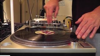 Vinyl Beatmixing  DJing for Beginners  Using Vinyl Records on Turntables [upl. by Fronnia]