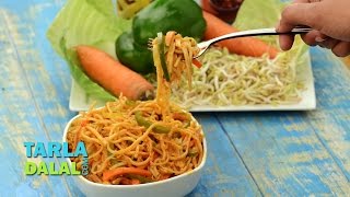 सेजवान नूडल्स Schezwan Noodles  Easy Restaurant Style Veg Chinese Noodles by Tarla Dalal [upl. by Thetisa]