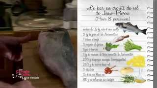 Recette  bar en croûte de sel  Les carnets de Julie [upl. by Allimrac]