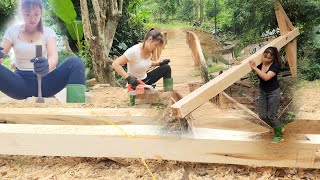 Building a wooden gate and roofing with corrugated iron the girl carried the heavy load alone [upl. by Eenet405]