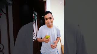 Cojiendo mango youtubeshorts comedy larin comedia shorts [upl. by Celinka]