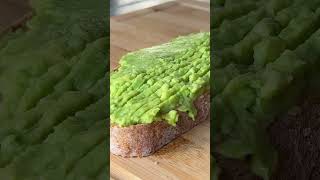 Für eine schlanke Figur das leckerste AvocadoSandwich avocado avocadotoast dietfood [upl. by Munsey818]