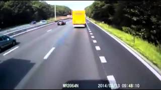 Gewaltiger Crash Unfall Autobahn Auto mit Lkw [upl. by Norahc]