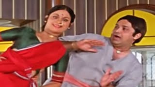 Kamar Dard Door Karne Ke Liye Deven Verma Yoga Sikha Raha Hai Aruna Irani Ko  Best Comedy Scene [upl. by Mckale769]