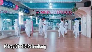 Hawil Marra Okhra  Line Dance  Demo by Mercy Studio Palembang [upl. by Ahser]