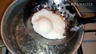 طريقة تحضير البيض المقلي في الماء loeuf poché  pouched eggs 🍳 [upl. by Aicenat]