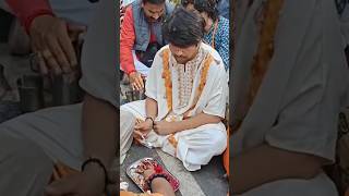 अचानक यात्रा को रोककर रोड पर बैठकर खाया खाना video trending बागेश्वरधामlive sorts newvideo [upl. by Ainud960]