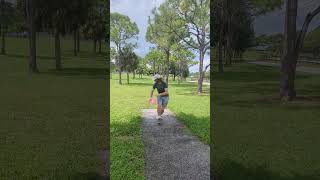 Okeeheelee park discgolfcourse discgolf whitetowhite layout hole 9 [upl. by Ariaic]