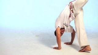 How to Do the Meia Lua de Compasso  Capoeira [upl. by Feodor]