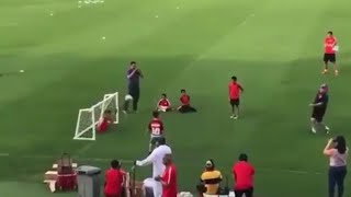 Maradona metiéndole un gol a un niño sin piernas se hace viral [upl. by Doris]