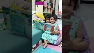 Adek Fali baca buku sama Kakak Zea cutebaby cute baby [upl. by Lorelle]