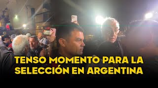 OFUSCADO  Jorge Fossati tuvo acalorada discusión con la policía argentina por banderazo [upl. by Melak]