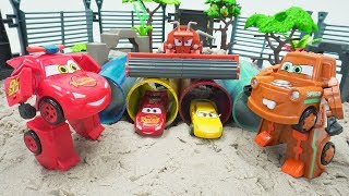 Disney Pixar Cars Lightning Mcqueen Mater Transformer Robot Play Toys [upl. by Bonneau]