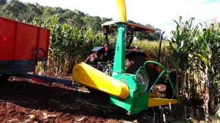 VALTRA A 750 NA SILAGEM SOBRANDO MOTOR [upl. by Siver]