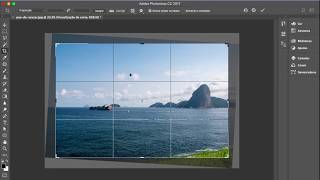 PHOTOSHOP  Como corrigir o horizonte da imagem com a ferramenta CROP [upl. by Shaum]