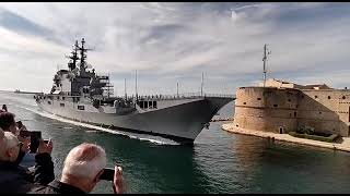 Nave Garibaldi attraversa il ponte girevole di Taranto marinamilitare [upl. by Foulk]