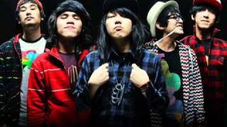 Pee Wee Gaskins  Berdiri Terinjak Lyrics [upl. by Adnirim943]