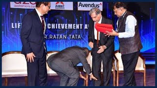 When Narayana Murthy Touched Ratan Tatas Feet To Pay His Respects [upl. by Cordier]