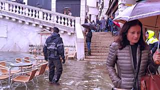 5 minuti di riprese nei momenti più speciali durante l’acqua alta a Venezia [upl. by Llecrep]