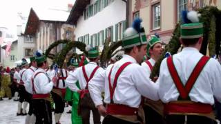 Schäfflertanz 2012 in Mittenwald am Obermarkt der Schäffler aus Partenkirchen [upl. by Eisdnil]