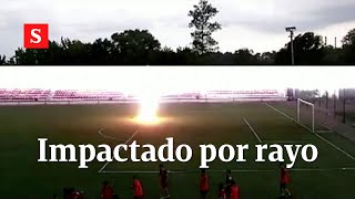 Futbolista ruso es fulminado por un rayo y sobrevive  Videos Semana [upl. by Aleakcim]