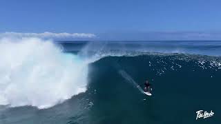 Jeremy Wilmotte amp Oskar Johansson foiling BIG Cloudbreak [upl. by Derfnam]