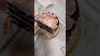 How to cut a round cake into pieces [upl. by Nebeur]