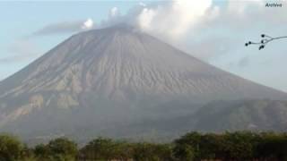 Volcán San Cristóbal registra 14 explosiones [upl. by Ehtylb]