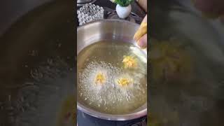 Pyaz ke pakode celebritychef food cookingchannel recipe alittlebitofzaiqa foodshow cook [upl. by Einafit]