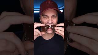 Provando beijinhos de chocolate ASMR asmr shorts [upl. by Mohandis]