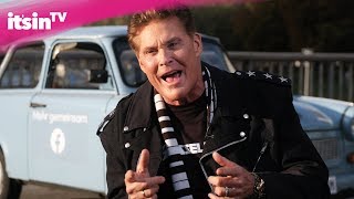 David Hasselhoff TrabiFans locken ihn über Facebook nach Berlin [upl. by Eyt]