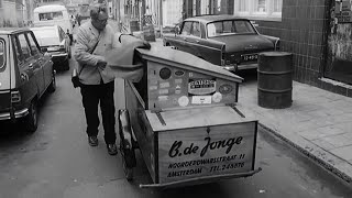 1979 De warme bakker aan huis te Amsterdam  oude filmbeelden [upl. by Bernadette]