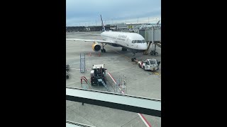 Icelandair B757200 Economy Class Flight Review Vancouver  ReykjavikKeflavik [upl. by Asenab]