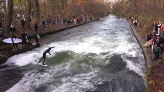 Eisbachwelle Eisbach  Suf no rio em Munique [upl. by Ahsyekat]