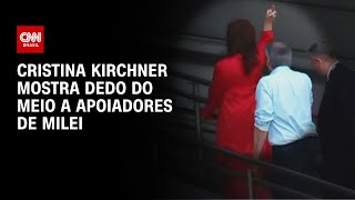 Cristina Kirchner mostra dedo do meio a apoiadores de Milei  AGORA CNN [upl. by Lahtnero]