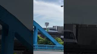 Tokyo Monorail Train passing through Tennozu Isle Station [upl. by Xirtaeb551]