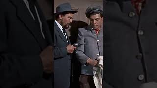 Cantinflas Confronta A Los Asaltantes  El Analfabeto 1961  Now Español shorts [upl. by Refanej]