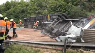 12092012 Hängerzug auf A45 umgestürzt  Vollsperrung WilnsdorfNRW [upl. by Perce]